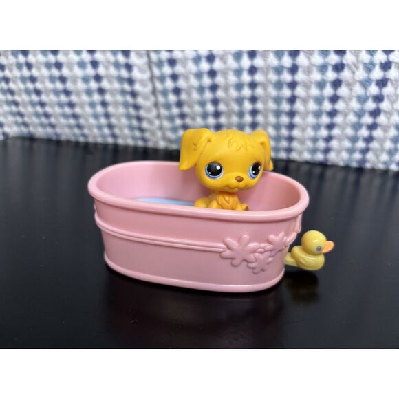 Littlest Pet Shop Other - Littlest Pet Shop Portable Pets Golden Retriever #021 with Bath